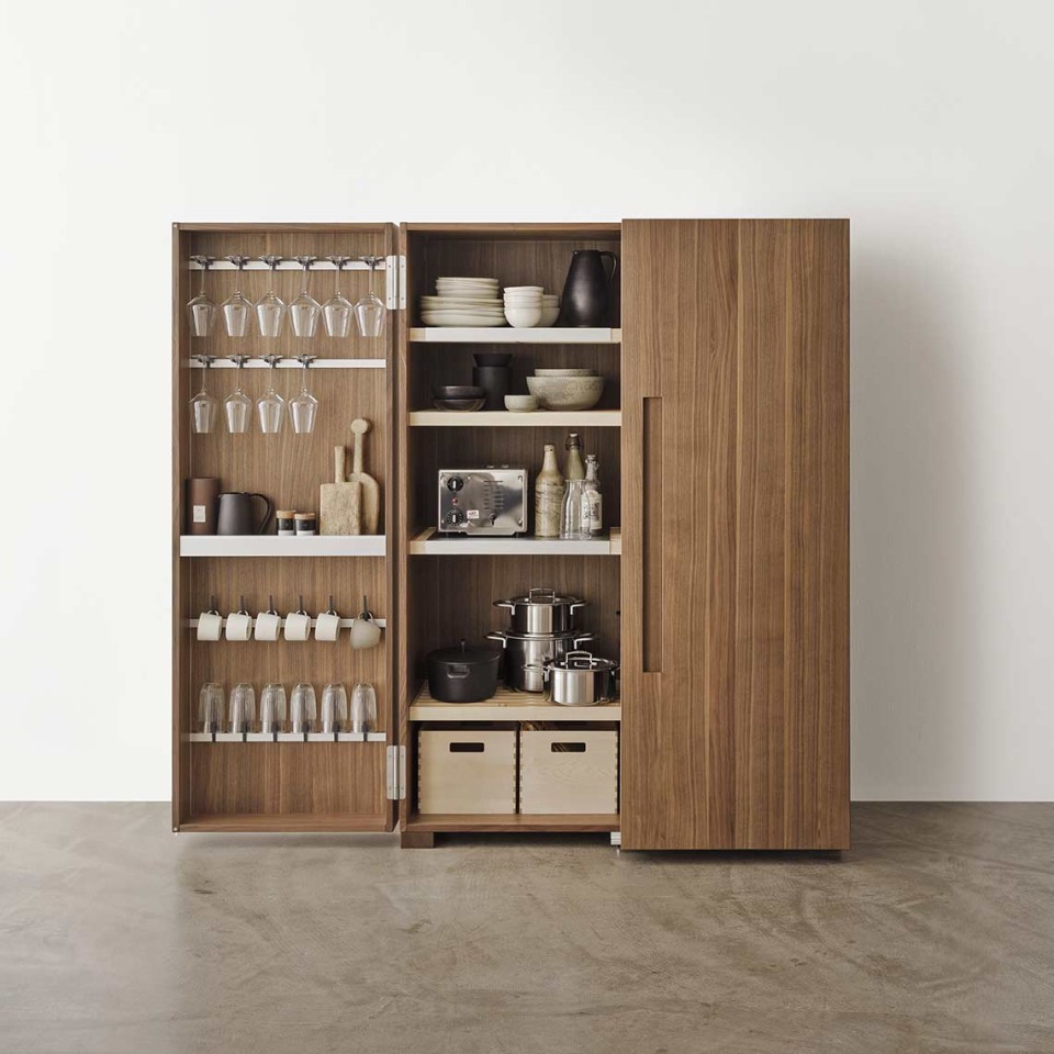 bulthaup-produkte_b-2_kueche-geraeteschrankfontal-links-offen-wand_braun-grau