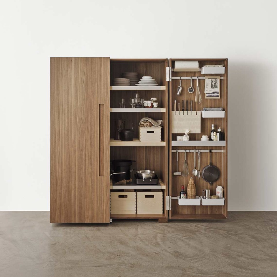 bulthaup-produkte_b-2_kueche-geraeteschrankfontal-rechts-offen-wand_braun-grau