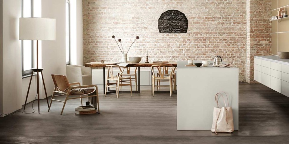 bulthaup-produkte_b-3_kueche-multifunktionswand-paneelwand-kuechenzeile-schraenke-insel-wohnraum_beige-braun-1-1200x600