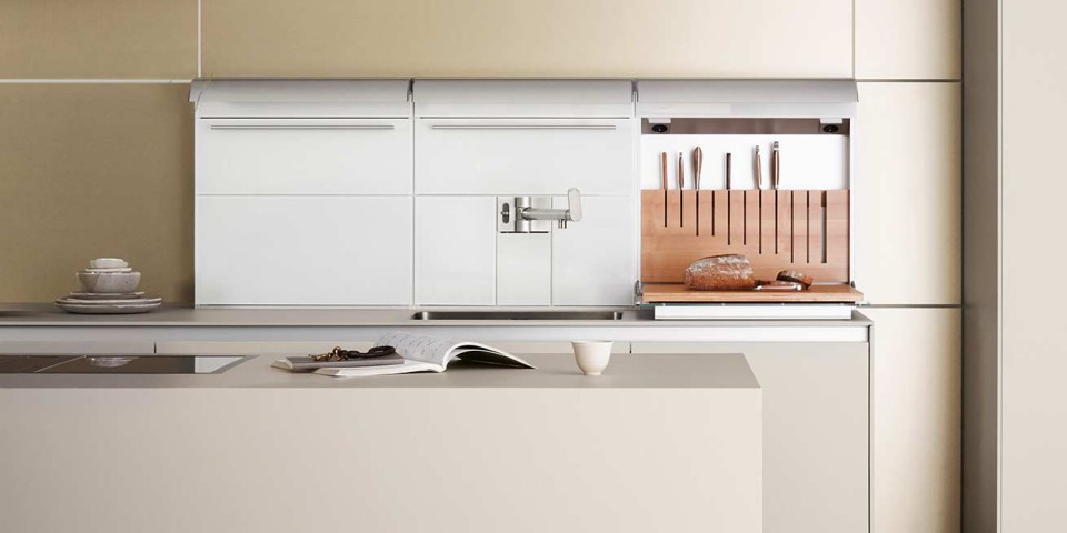 bulthaup-produkte_b-3_kueche-paneelwand-funktionswand_beige-weiss