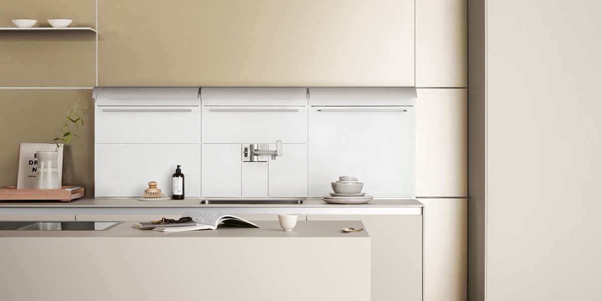 bulthaup-b3-funktionswand-funktionspaneel-dekoration-zubehoer-sandbeige-gold-weiss.jpg