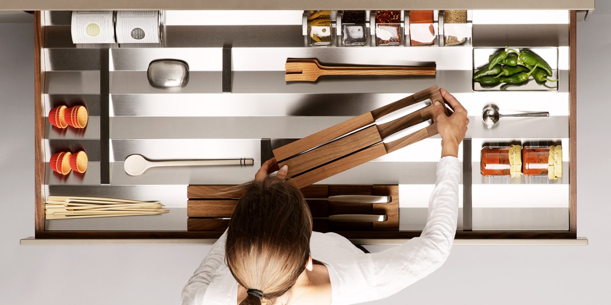 bulthaup-b3-interior-system-kochloeffel-salatbesteck-zubehoer-messer-prismen.jpg