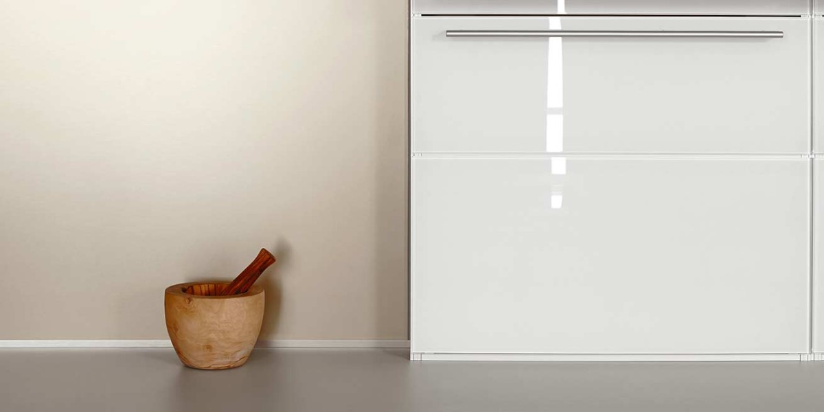 bulthaup-produkte_b-3_kueche-paneelwand-edelstahl-funktionswand-reflektion_beige-weiss.jpg